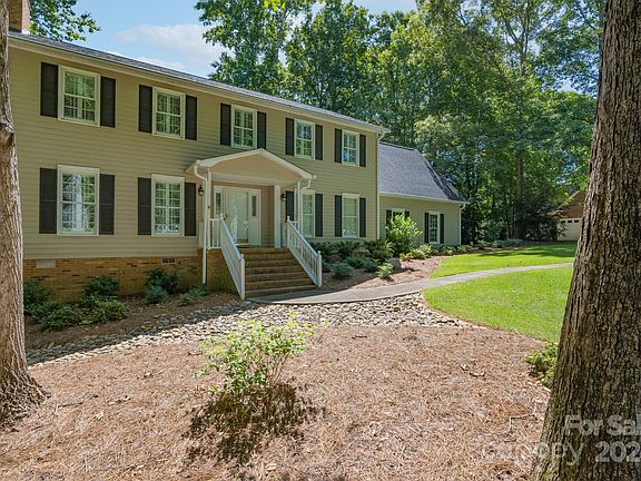3rd image of 2310 Sparrow Dr