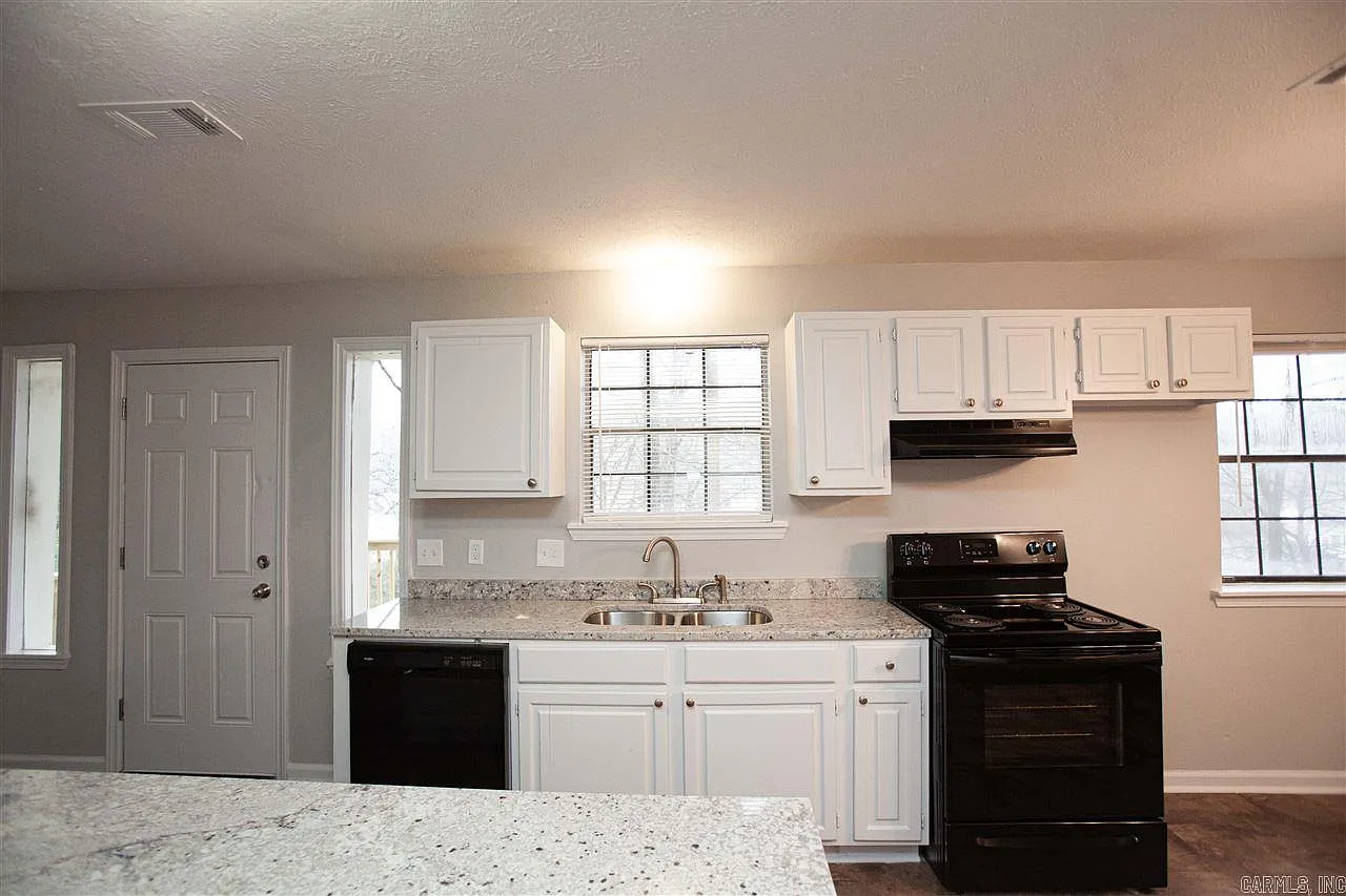 1 bed, 1.0 bath, 688 sqft, $825 — Photo 4