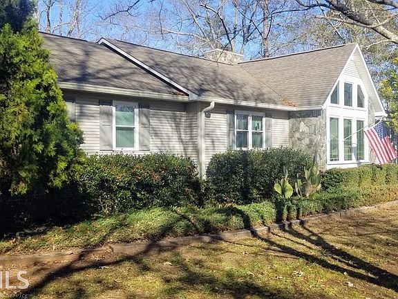 2nd image of 128 Lilac Dr #3