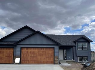 3018 28th Ave W, Williston, ND 58801