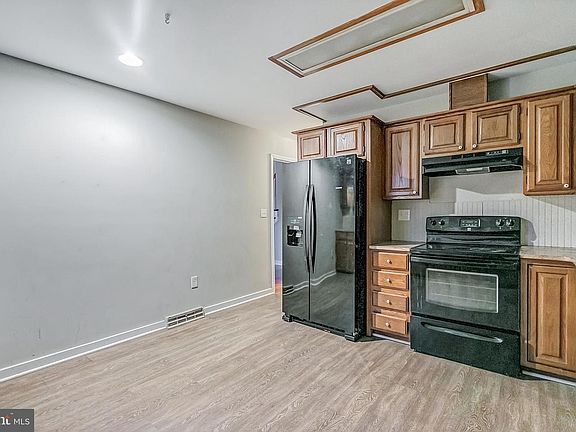 4th image of 1047 Broadview Dr