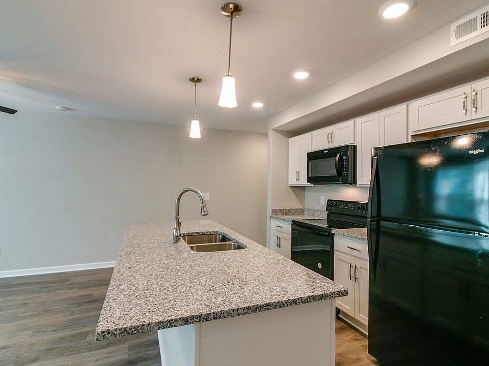 All Appliances including dishwasher in island