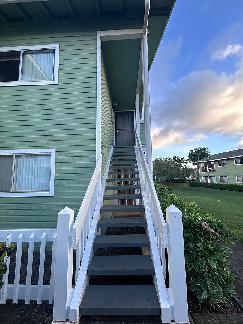Charming 2-Bedroom Upstairs Condo in Mililani Parkway — Photo 2