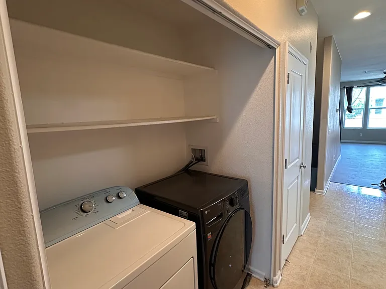 1420 Nevin Plz — Photo 8