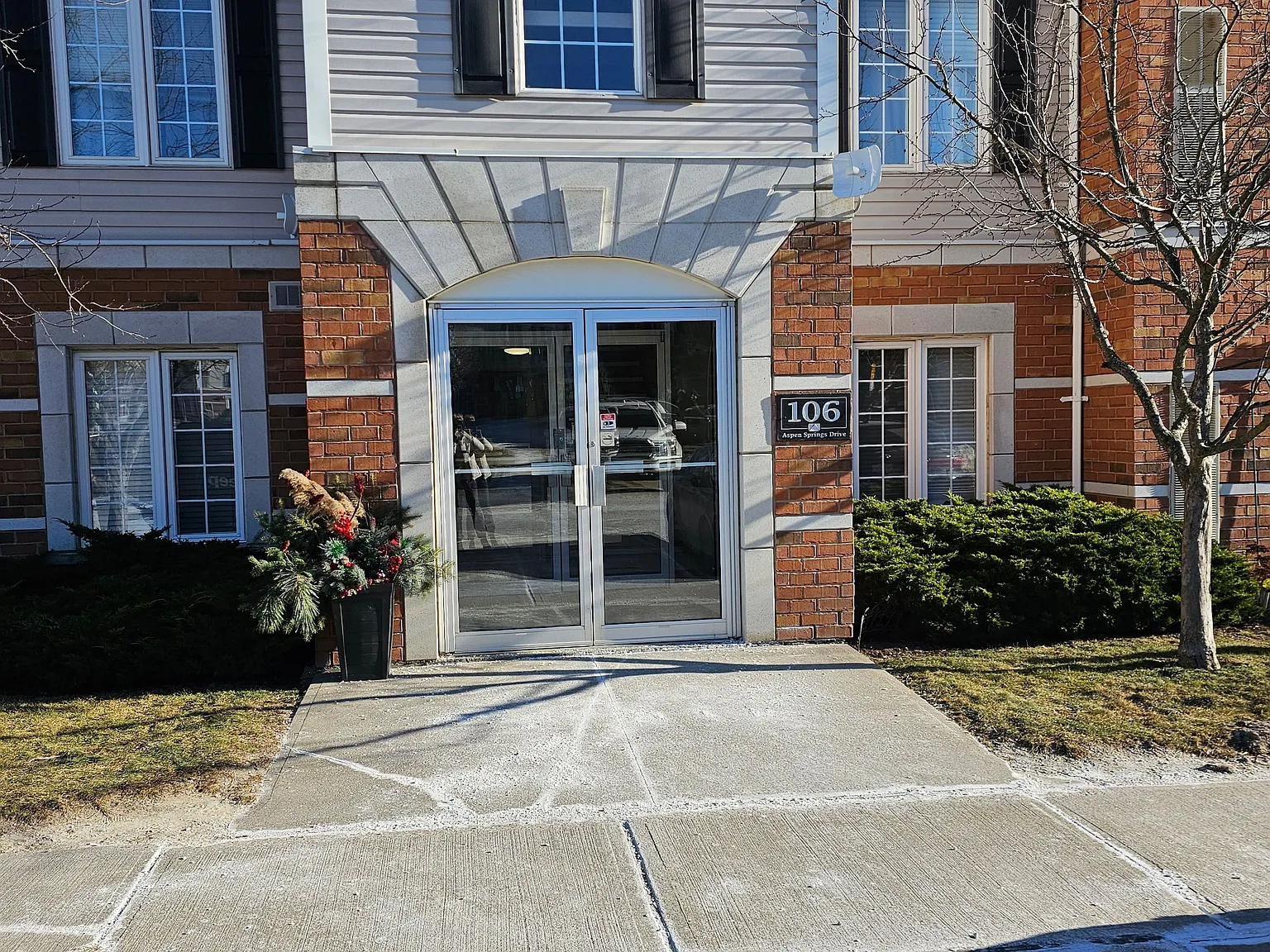 2 bed, $2,400 — Photo 1