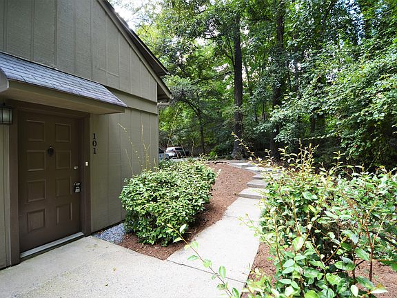 2nd image of 101 Cumberland Ct