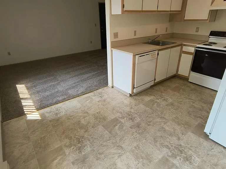 #825 Parkview Apartments — Photo 4