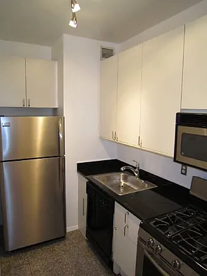 Rented by Sumitomo Real Estate Sales | media 25