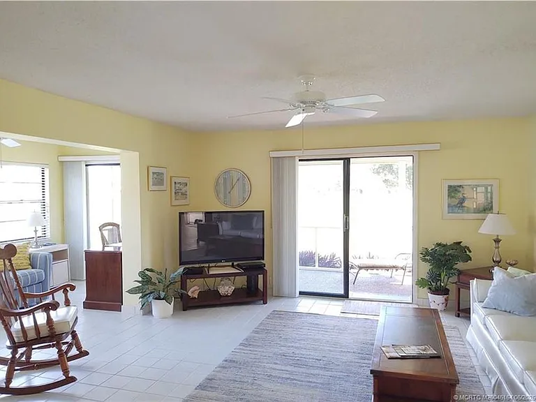 SE Sea Island Way — Photo 16