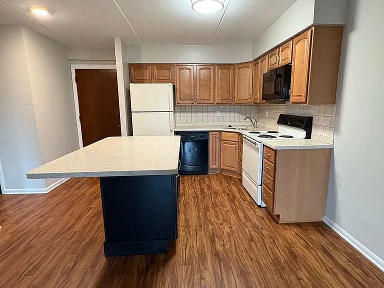 1 Stoneybrook Ln — Photo 7