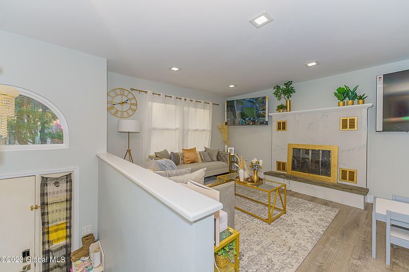 5th image of 69 Starr Avenue