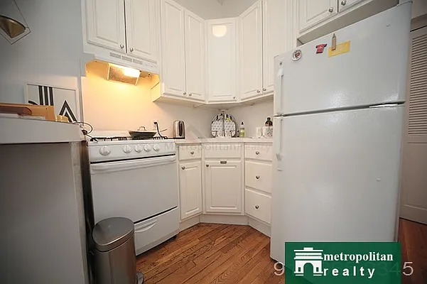 Rented by Metropolitan Realty | media 3