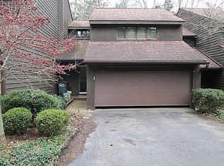 60 Breezewood Cmn, East Amherst, NY 14051