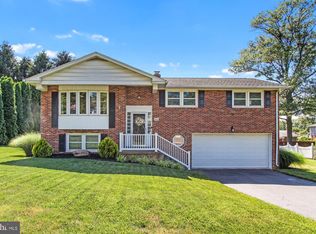 460 Quaker Dr, York, PA 17402
