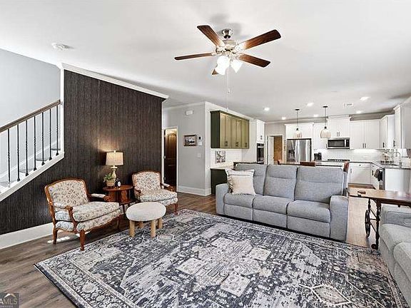 5th image of 121 Treeline Trl