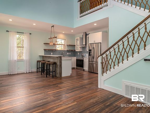 5th image of 410 Conde Ave
