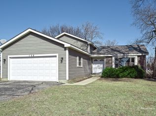 108 Hilltop Dr, Lake In The Hills, IL 60156