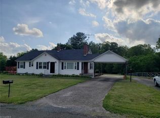 142 Rolling Hill Dr, Mount Airy, NC 27030