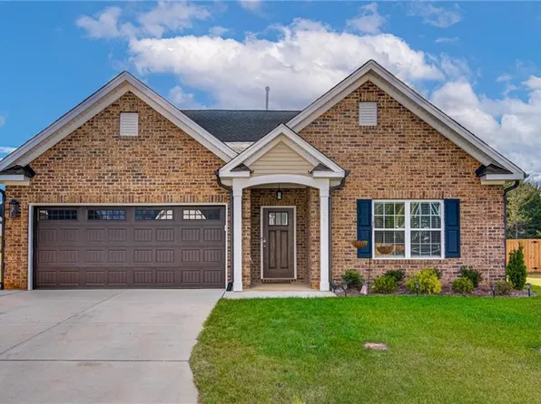 5234 Quail Forest Dr, Clemmons, NC 27012