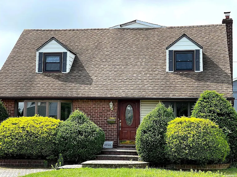37 Amby Ave — Photo 1