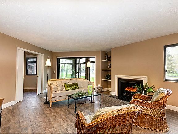 Living room with fireplace 