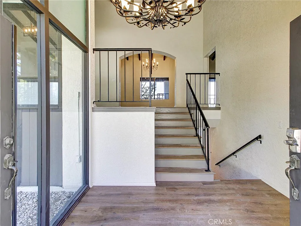 4 bed, 2.5 bath, 3056 sqft, $9,500 — Photo 3