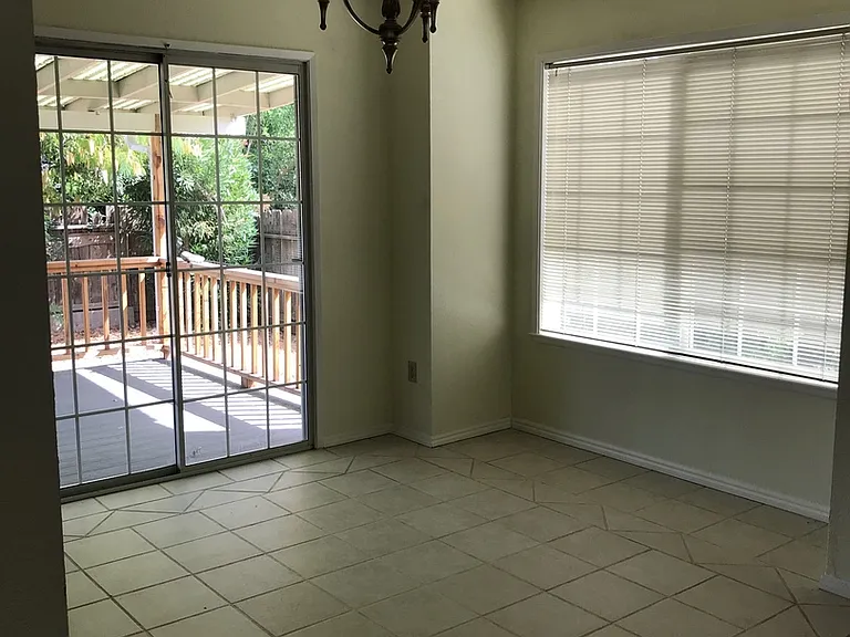 1653 Kildare Dr — Photo 4