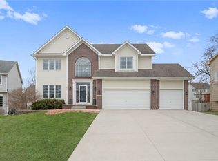 13912 Bryn Mawr Dr, Urbandale, IA 50323