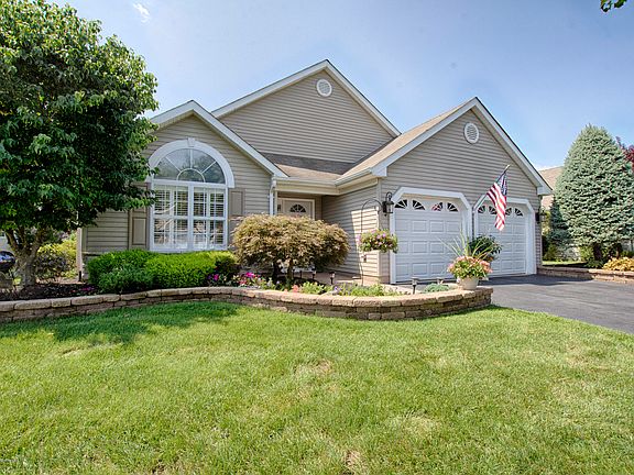 4th image of 65 Rosewood Dr