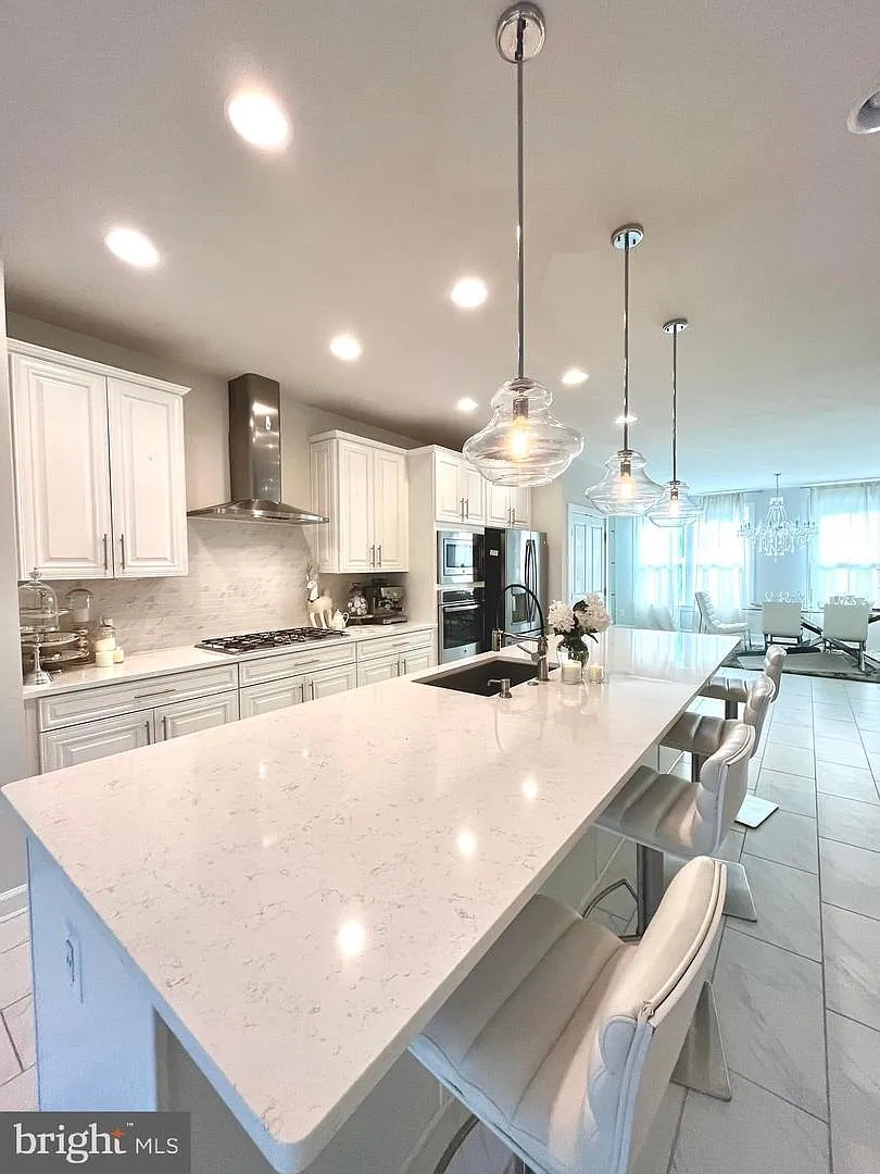 4 bed, 2922 sqft, $5,200 — Photo 3