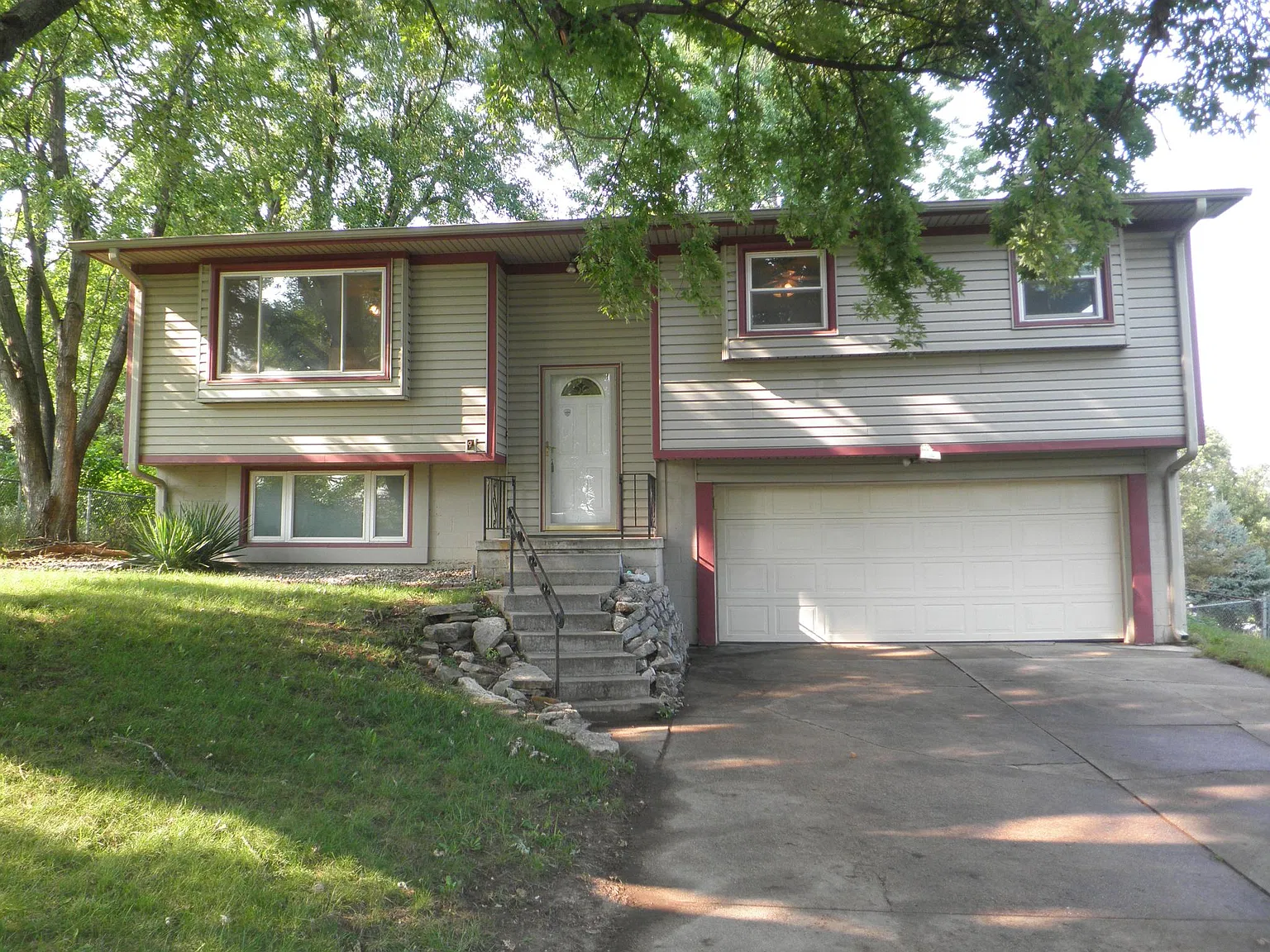 4 bed, 2.5 bath, 1560 sqft, $1,800 — Photo 1