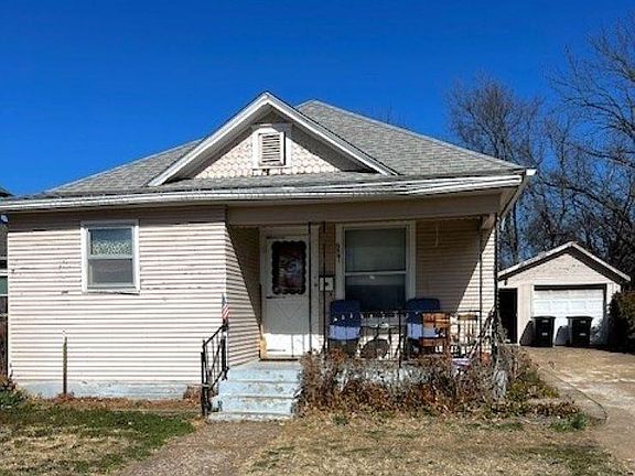 2nd image of 907 Johnstown Ave