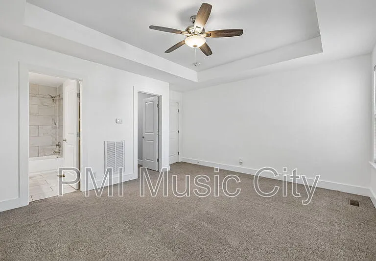 2126B Burns St — Photo 12