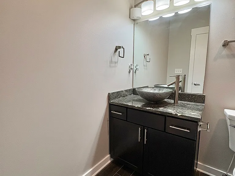 124 Vernon Ave #102 — Photo 5