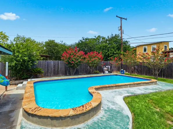 355 Rexford Dr, San Antonio, TX 78216