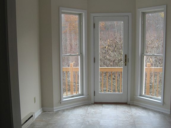 Kitchen Dining Area