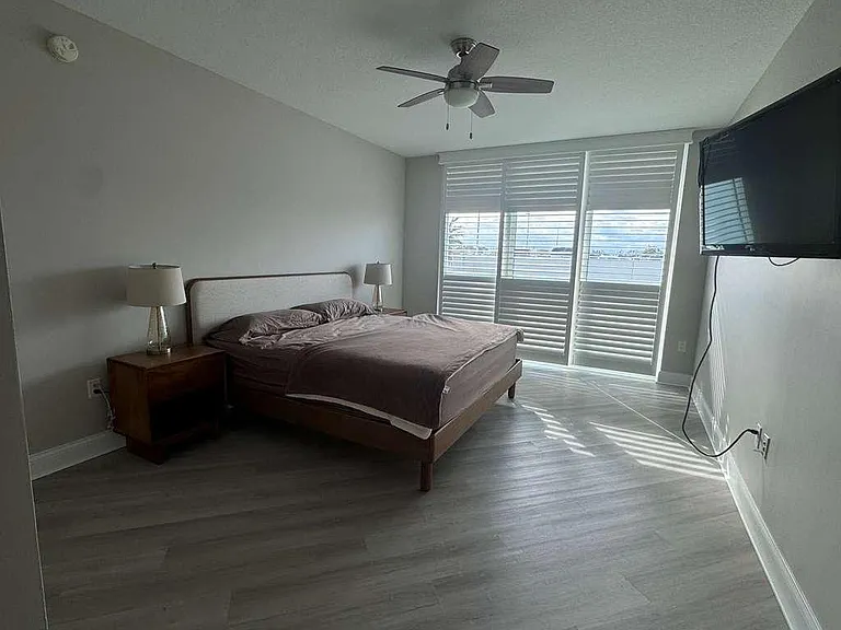 241 Riverside Dr — Photo 26
