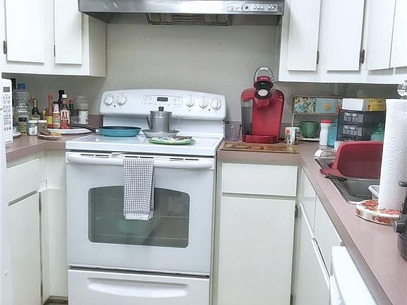5th image of 2100 Collins Dr