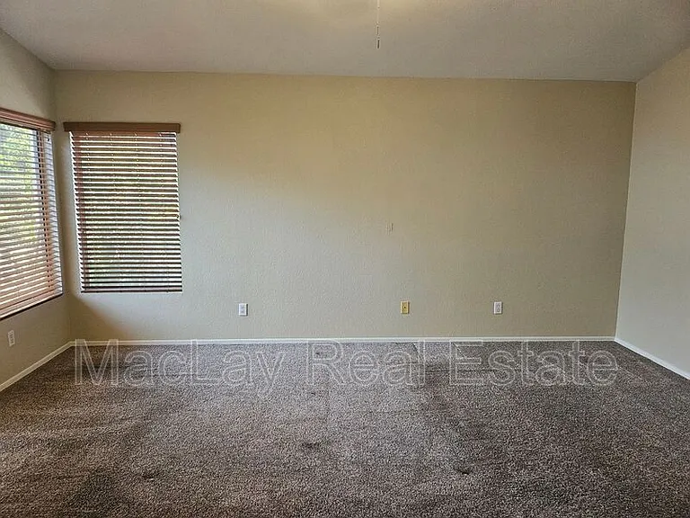 2711 W Megan St — Photo 15