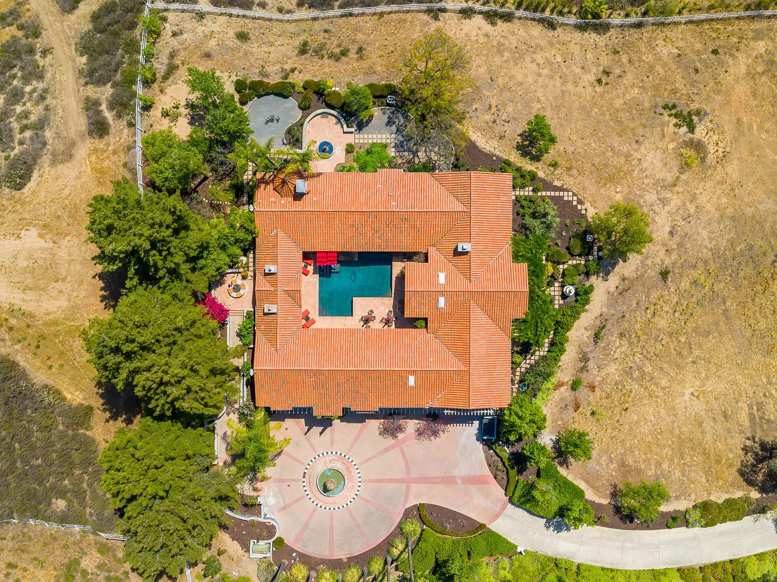 5 bed, 5122 sqft, $13,500 — Photo 4