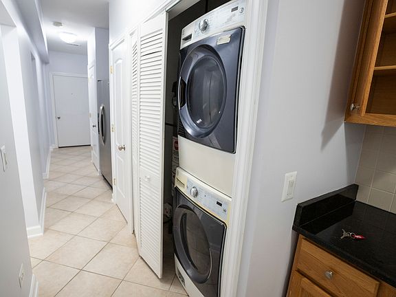 4th image of 2416 N Greenview Ave #G