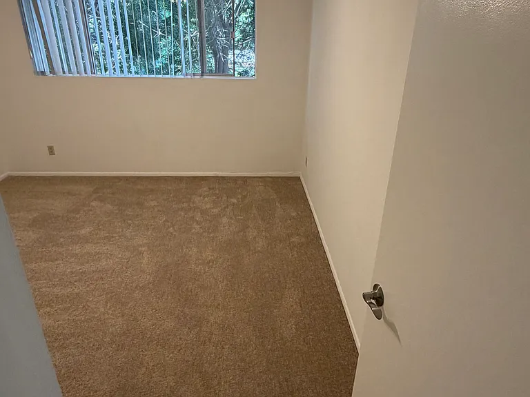 4444 Whitsett — Photo 14