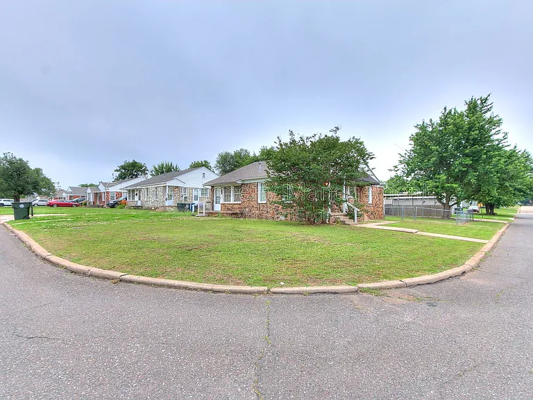 810 N Marshall Dr — Photo 19