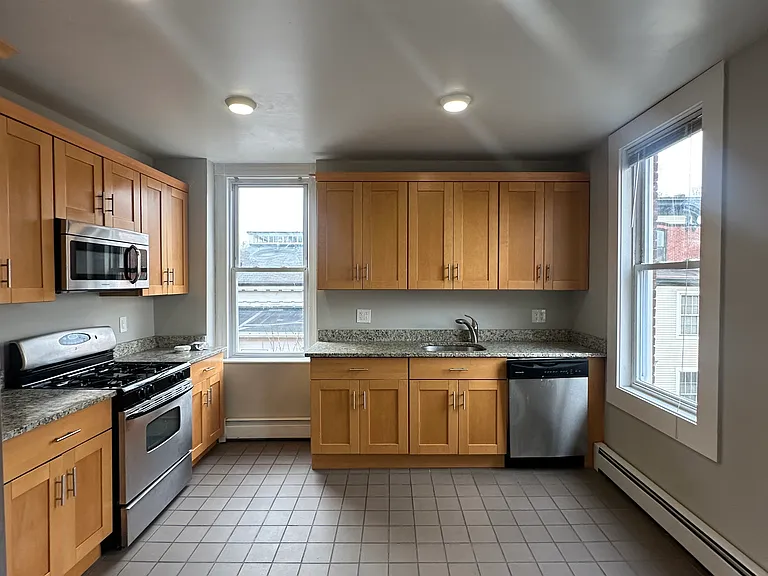 533 Chapel St #5 — Photo 3