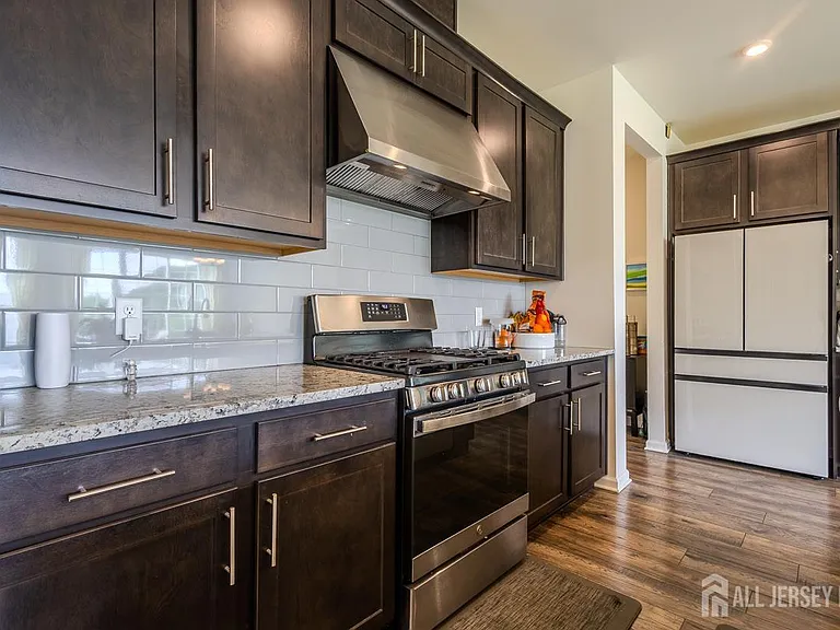 3305 Charleston Dr — Photo 9