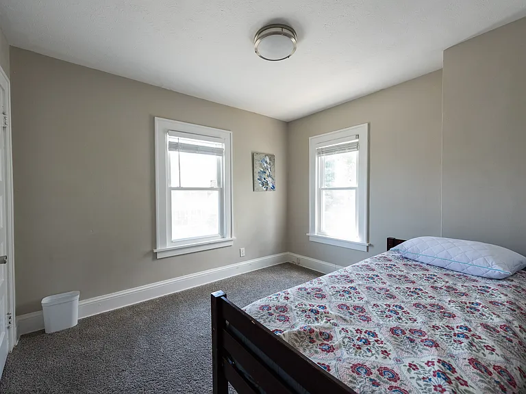 1646 Wyandotte Ave — Photo 18