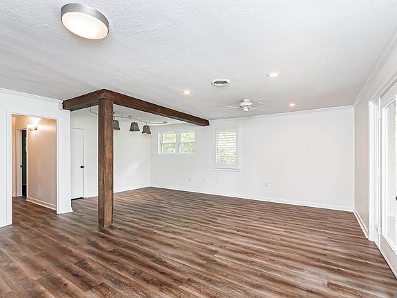 4th image of 965 Highland Park Dr