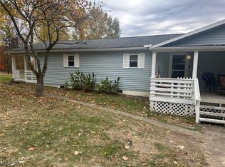 717 Valley Mills Rd, North Parkersburg, WV 26104