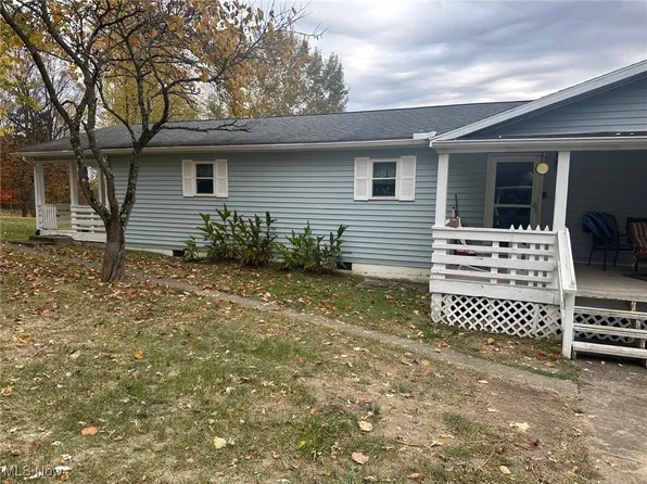 717 Valley Mills Rd, North Parkersburg, WV 26104