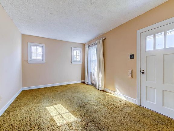 2nd image of 9106 Meadowbrook Ln